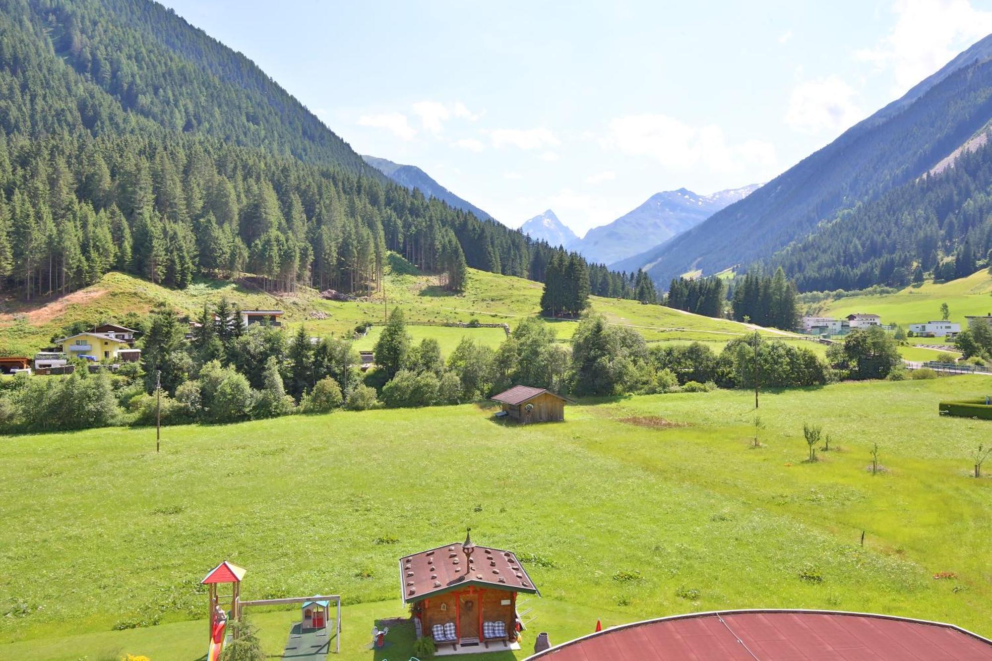 Bergsporthotel Antonie Gries im Sellrain Buitenkant foto