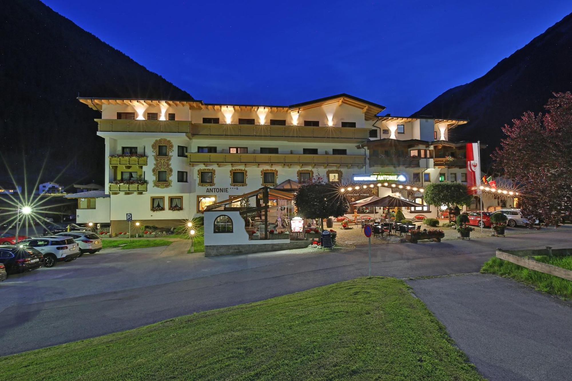 Bergsporthotel Antonie Gries im Sellrain Buitenkant foto